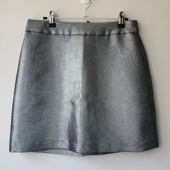 Women's Size 8 Metallic Mini Skirt | Lined | Silver | H&M | Back Zipper | NYE - Picture 1 of 9